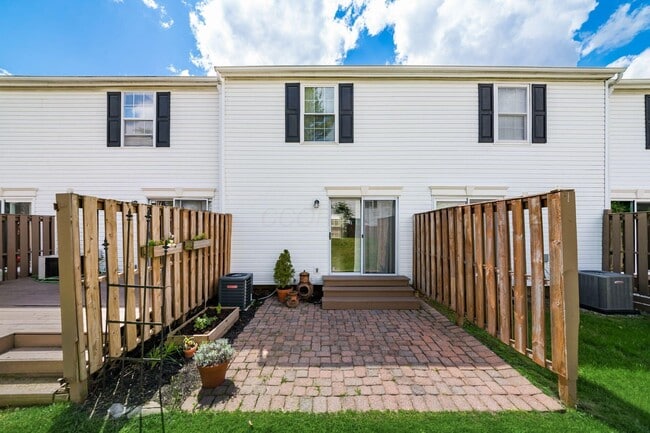 Building Photo - 5052 Stoneybrook Blvd