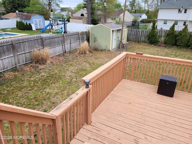 Building Photo - 5 Peach Tree Rd