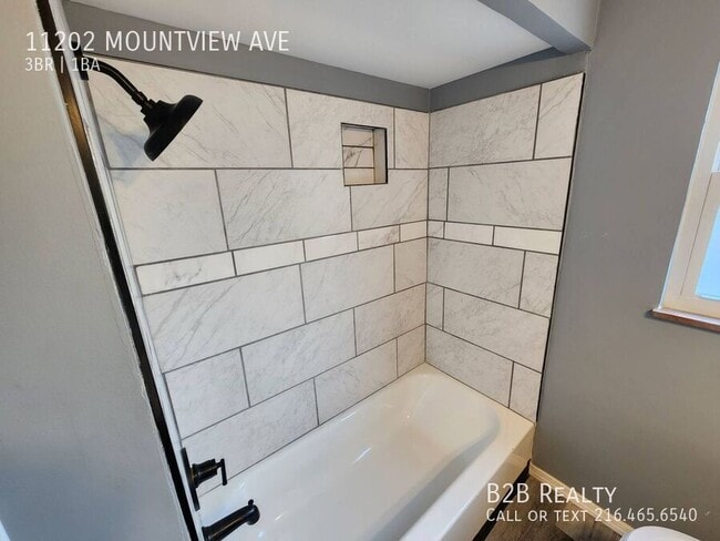 Building Photo - 11202 Mountview Ave