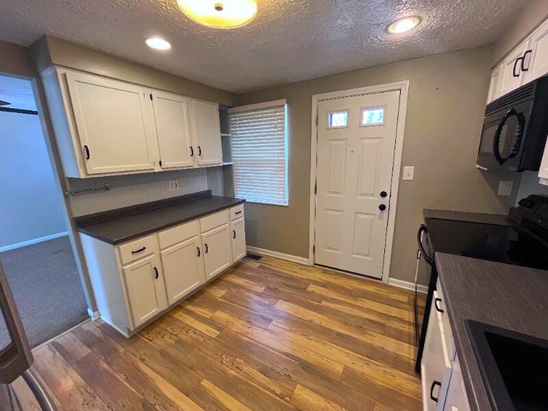 Building Photo - 1010 Yellow Pine Ct