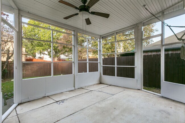 Building Photo - 1728 Creekpoint-