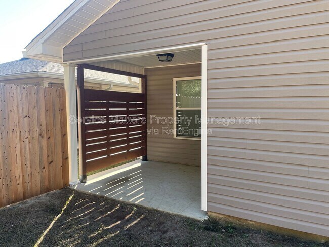 Building Photo - 5157 Peach Dr