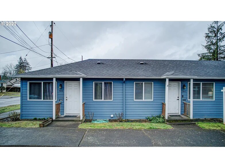 FRONT EXTERIOR - 707 NE 92nd Ave