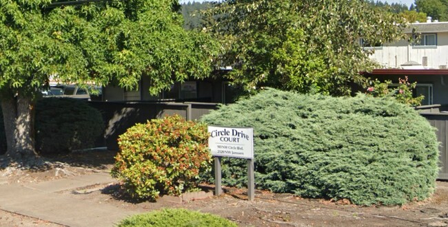 Primary Photo - (690) Circle Court - 1 Bedroom / 1 Bathroom