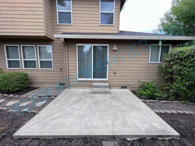 Building Photo - 781 SE Acacia Ln