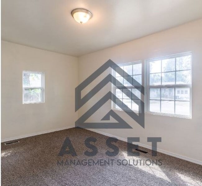 Building Photo - RENT TO OWN – Warr Acres!