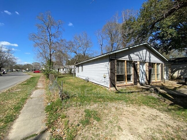Building Photo - 1140 Madeline Ave