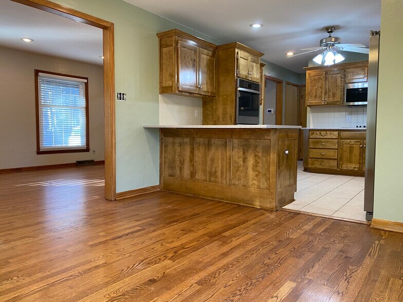 Building Photo - 9601 Horton St