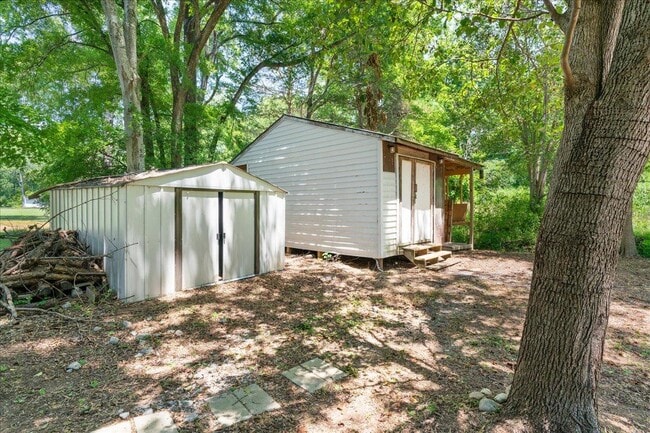 Building Photo - 1844 Brier Ln