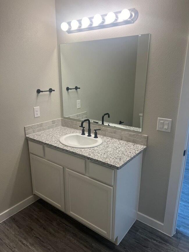 Building Photo - 3 bed 2 bath - Frenship ISD