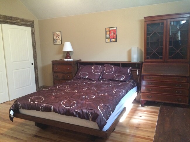 Building Photo - 2735 Emerald St