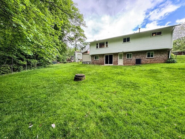Building Photo - Sought-After 4 Bed 3 Bath L-Shaped Rambler...