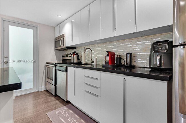 Building Photo - 1117 Meridian Ave