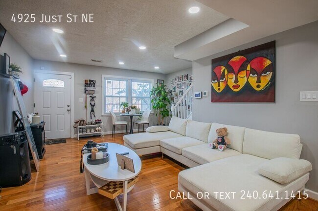 Building Photo - 4925 Just St NE