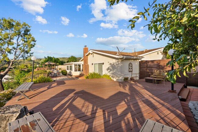 Building Photo - 10561 Alskog St