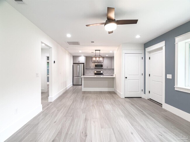 Building Photo - 10047 Noriega Dr