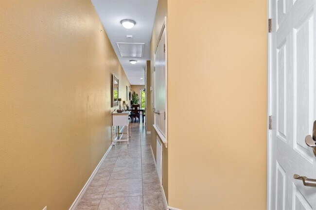Building Photo - 540 River Run