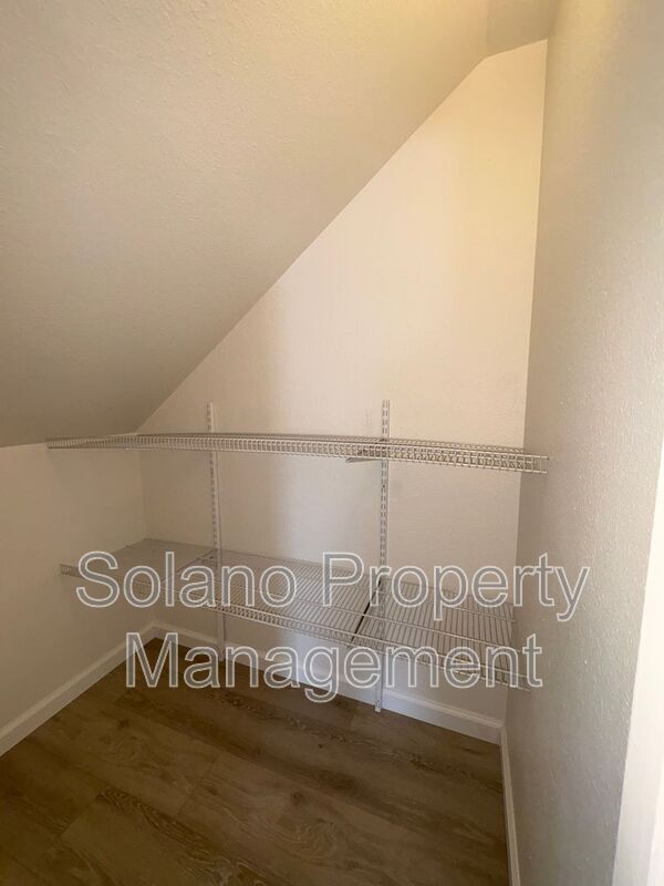 Building Photo - 741 Alamo Dr