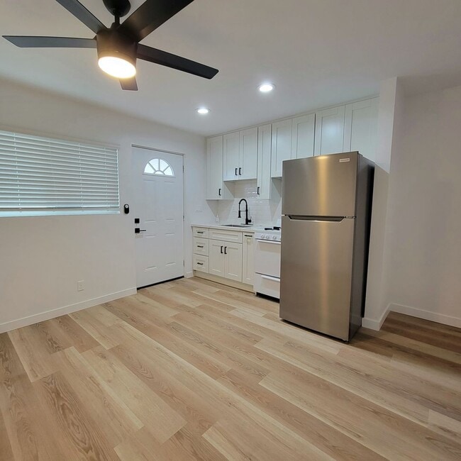 Building Photo - 6249-6253 Mary Lane Drive