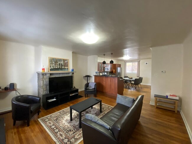 Building Photo - 2512 Burham St