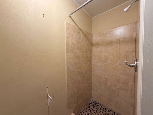 Building Photo - New Port Richey Home with Cozy 970 Sq Ft Layout!