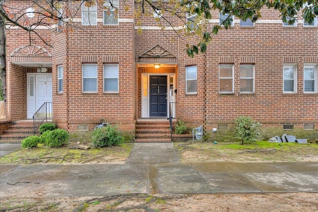Building Photo - 305 Telfair St