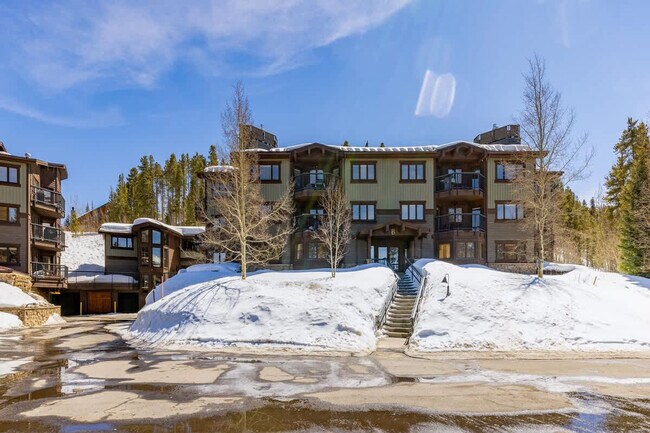 Building Photo - 290 Broken Lance Dr