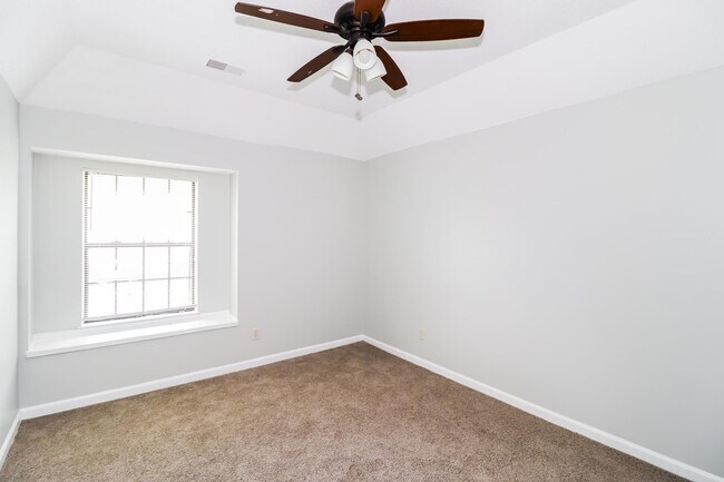 Building Photo - 6349 Valleydale Dr