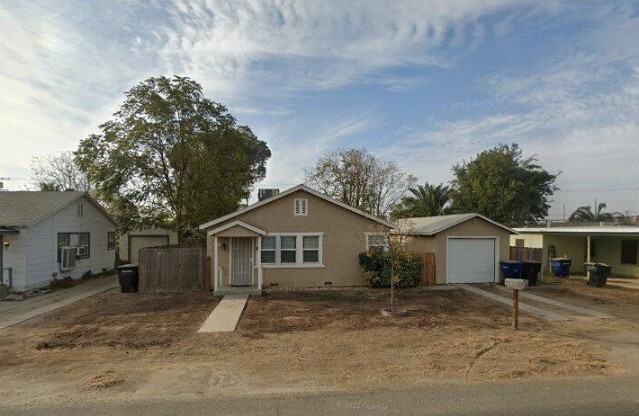 Primary Photo - 719 E Ivy St