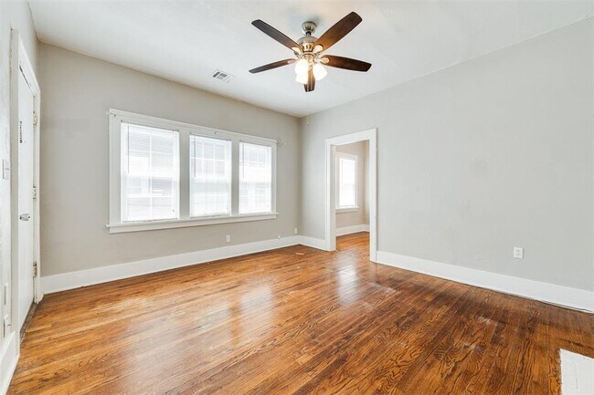 Building Photo - 2609 N Shartel Ave