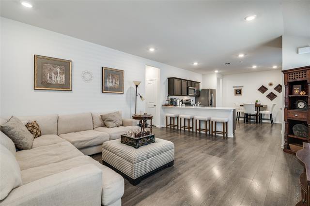 Building Photo - 1075 Old Oaks Dr