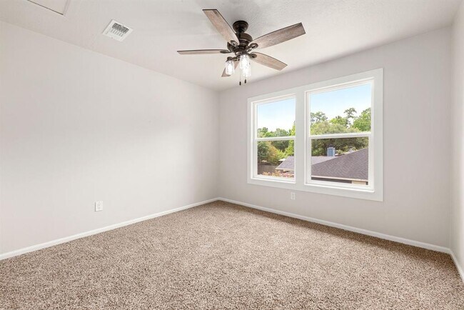 Building Photo - 90 W High Oaks Cir