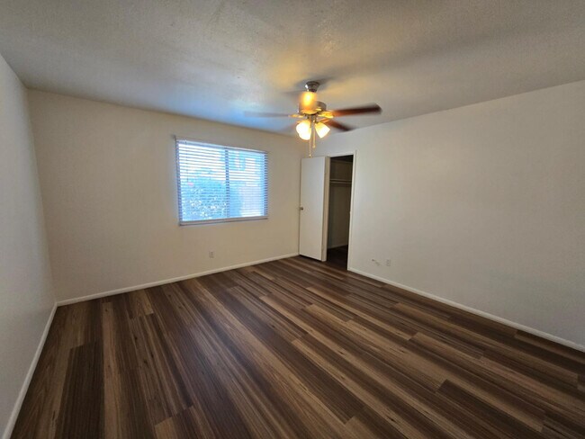 Building Photo - 2527 S Rita Ln