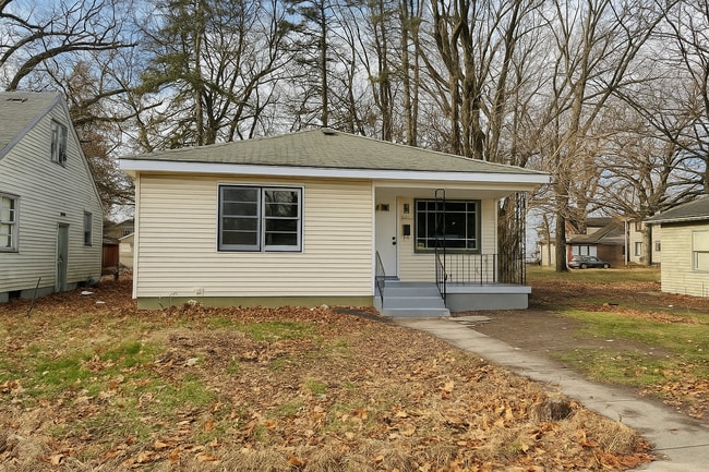 Primary Photo - 917 Huey St