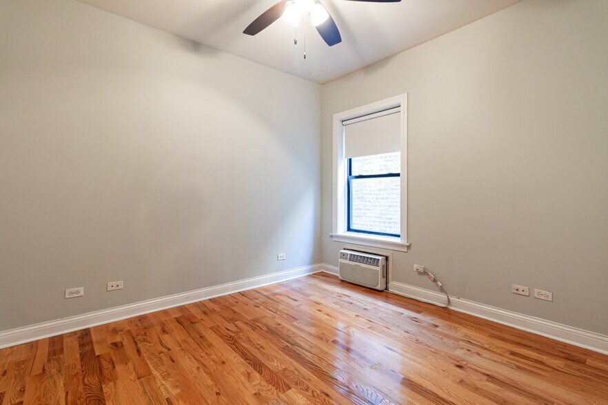 Building Photo - 736 W Addison St