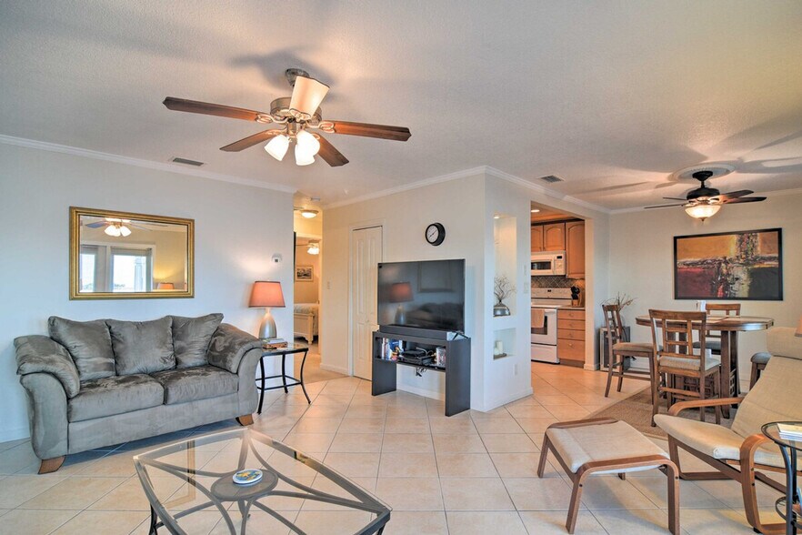 Building Photo - 5285 Coquina Key Dr SE