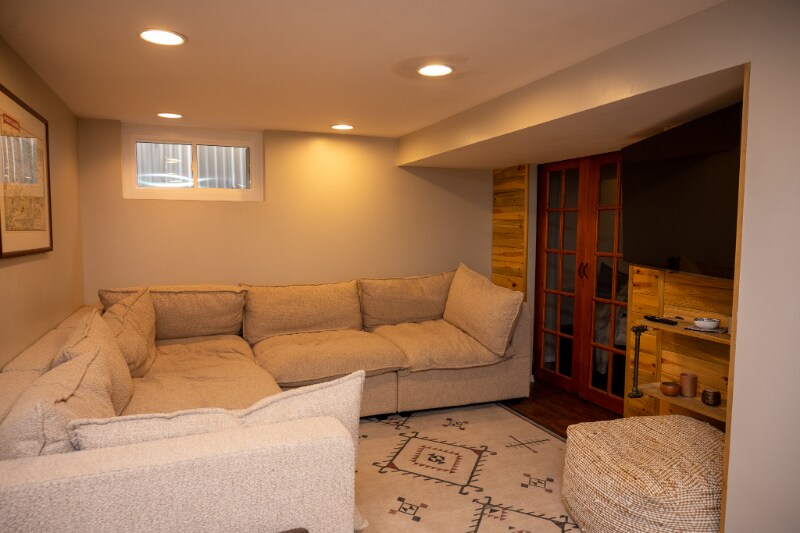 Building Photo - 2655 Utica St