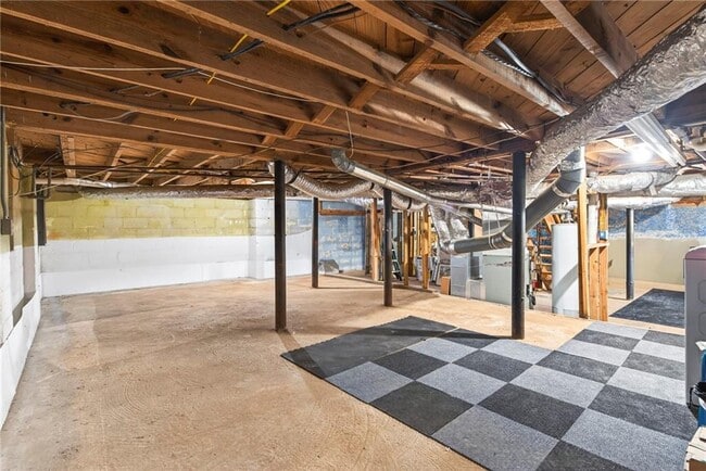 Building Photo - 3006 Hollywood Dr