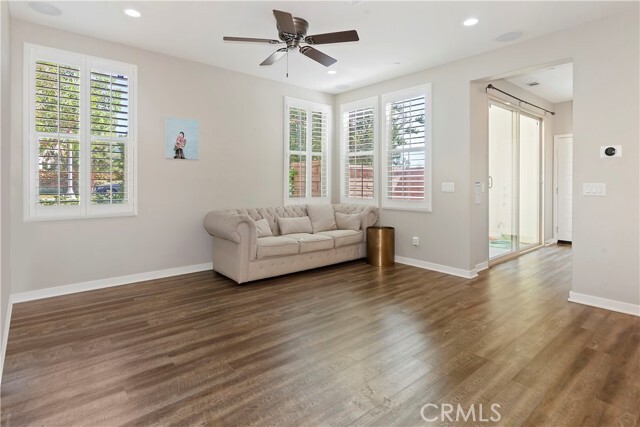 Building Photo - 10 Poppy