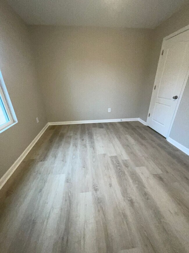 Building Photo - 153 Mildred Wy