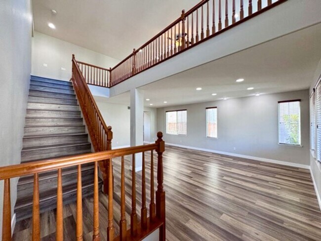 Building Photo - Oversized 5 bedroom Copper Canyon Murrieta...