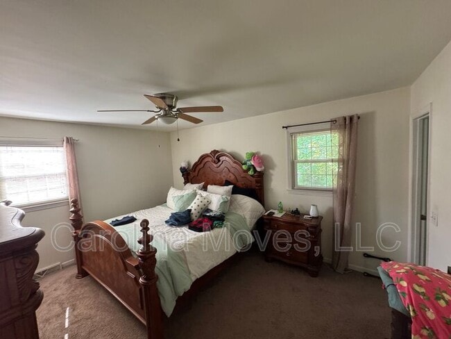 Building Photo - 502 Rosebud Ln