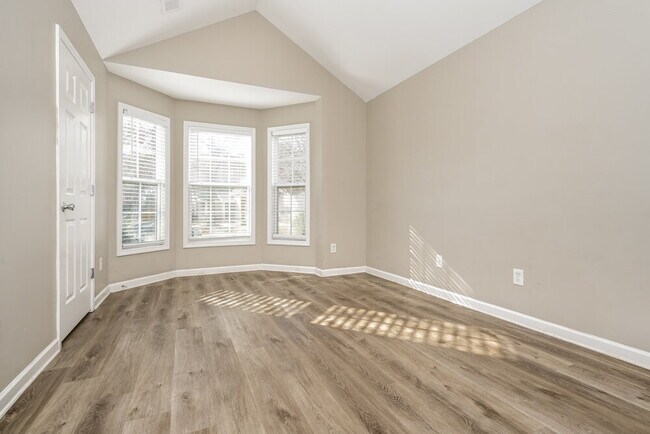 Building Photo - 420 Eglington Tr