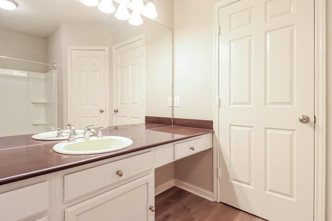 Building Photo - 427 Chancellorsville Dr