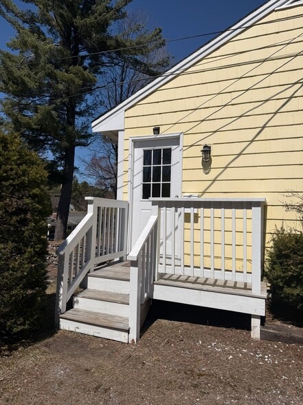 Building Photo - 33 Hartwell Ave