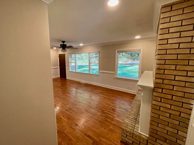 Building Photo - 21 Opal St