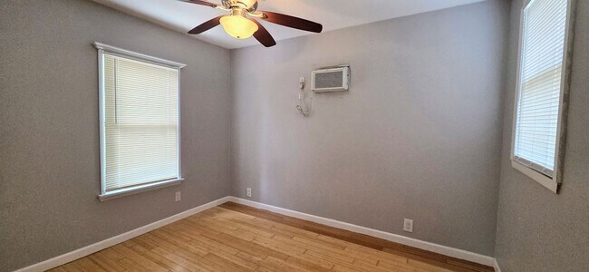 Building Photo - Mahncke Park! 1-Bedroom in 4-Plex near Ft ...