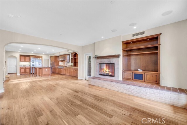 Building Photo - 31 Cezanne