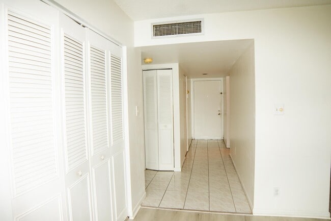 Building Photo - 3301 NW 47th Terrace