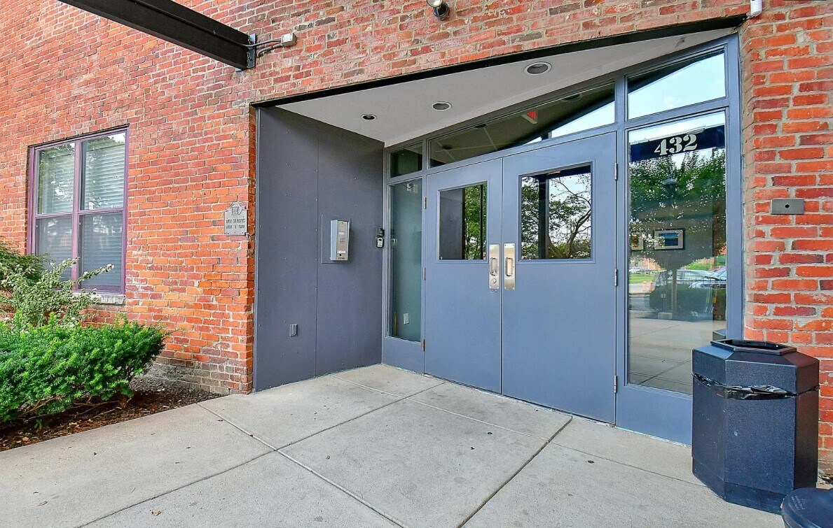 Building Photo - 432 E. Rich St